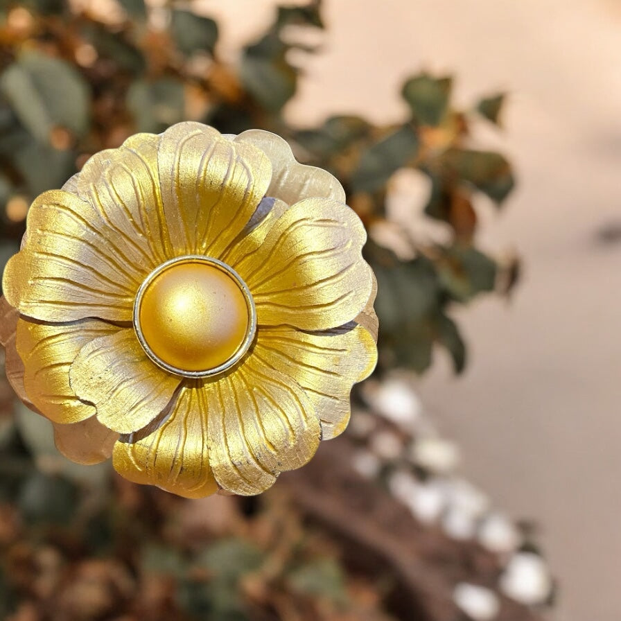 Mid Century Gold Tone Brooch - Camden Layne