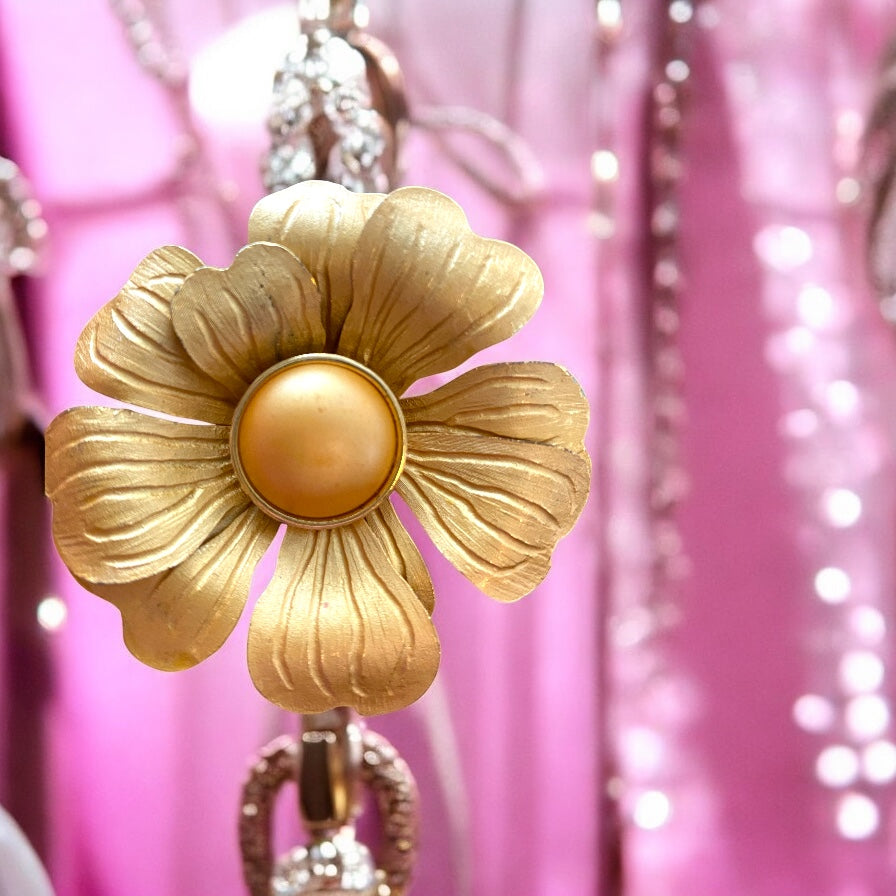 Mid Century Gold Tone Brooch - Camden Layne