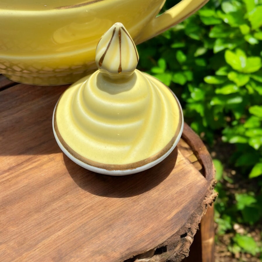 Vintage Hall Gold Trim Aladdin Teapot With Diffuser - Camden Layne