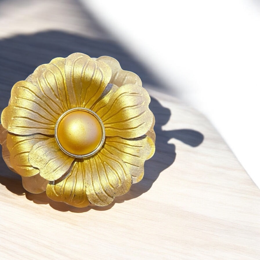 Mid Century Gold Tone Brooch - Camden Layne