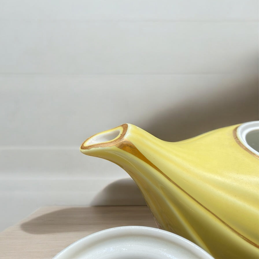 Vintage Hall Gold Trim Aladdin Teapot With Diffuser - Camden Layne